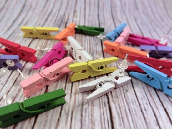 Preview: Crazy Holz Wäscheklammer Ohrstecker Natur bunt